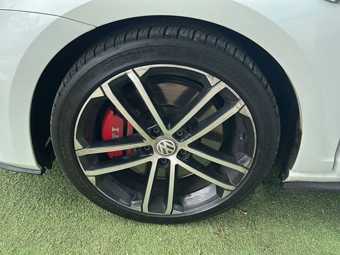 Used 2017 Volkswagen GTI SE FWD image 44