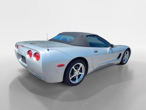 Used 2004 Chevrolet Corvette Convertible w/ Preferred Equipment Group RWD image 5