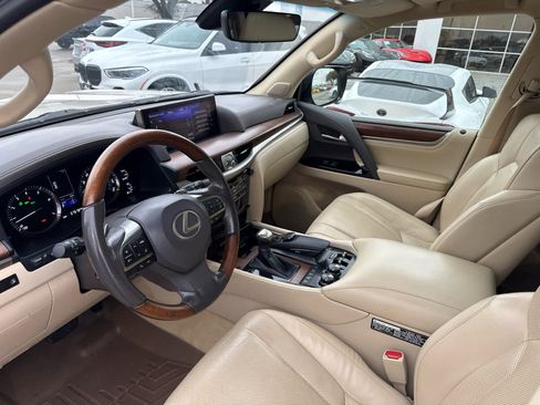 Used 2019 Lexus LX 570 4WD image 5