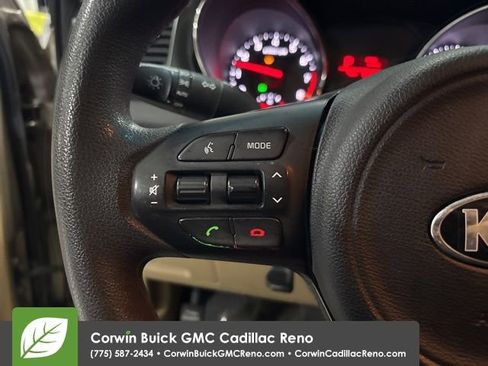 Used 2016 Kia Sedona LX w/ LX Convenience Package image 14