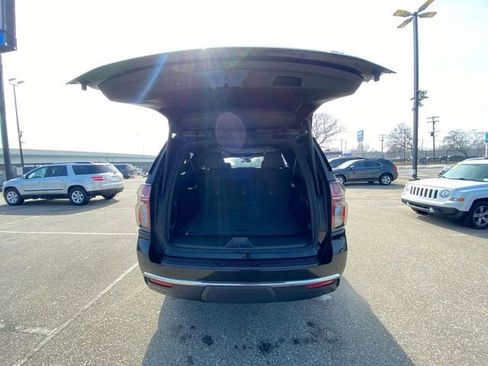 Used 2023 Chevrolet Suburban LT w/ LT Signature Plus Package image 31