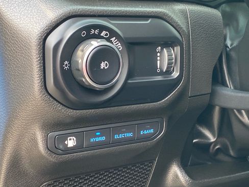 Used 2023 Jeep Wrangler Unlimited Sahara w/ Cold Weather Group AWD/4WD image 16