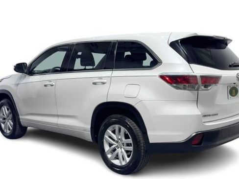 Used 2015 Toyota Highlander LE image 4