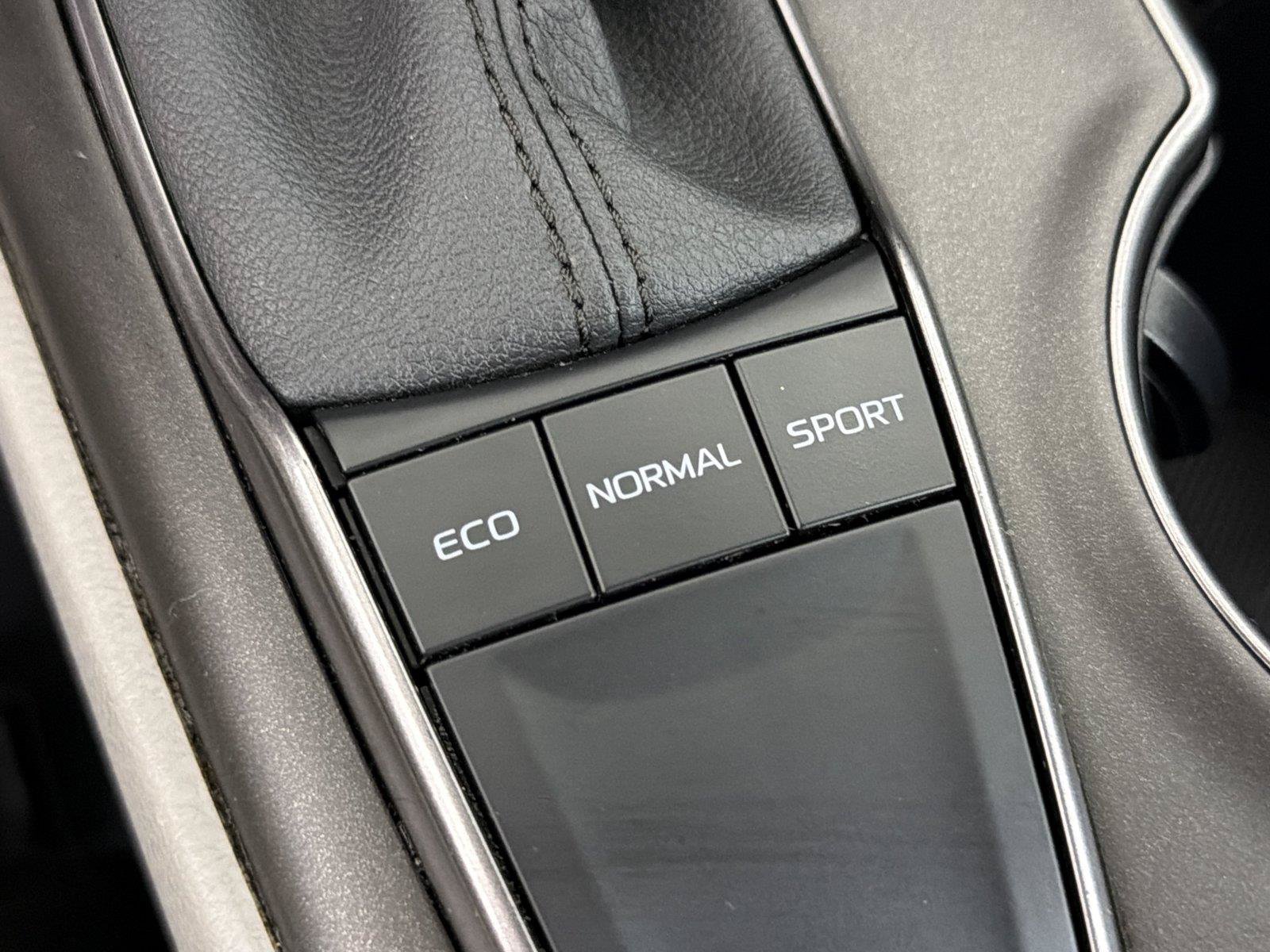 Used 2024 Toyota Camry SE FWD image 28