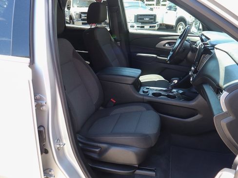 Used 2022 Chevrolet Traverse LT image 47