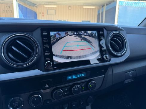 Used 2021 Toyota Tacoma TRD Off-Road w/ Technology Package AWD/4WD image 17