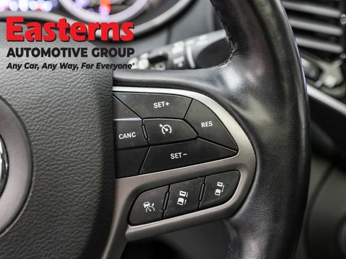 Used 2021 Jeep Cherokee Limited image 16