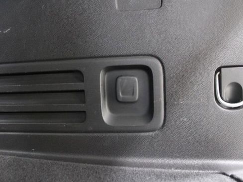 Used 2018 Chevrolet Traverse Premier AWD/4WD image 16
