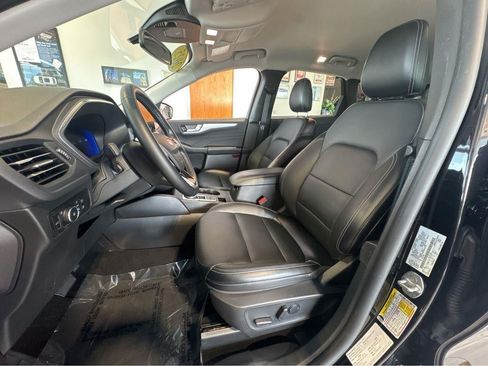 Used 2025 Ford Escape Platinum AWD/4WD image 4