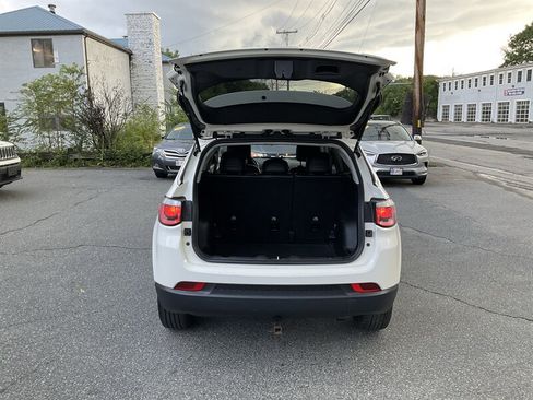 Used 2018 Jeep Compass Latitude AWD/4WD image 11