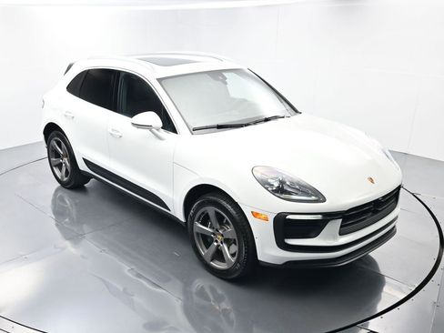Used 2025 Porsche Macan image 43