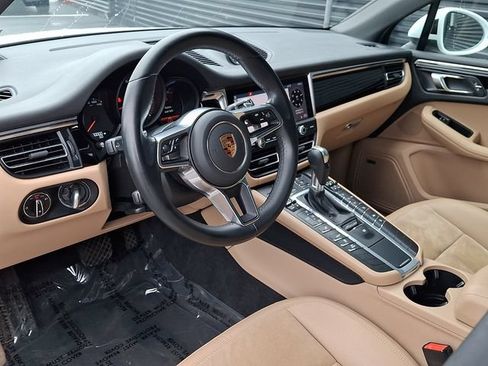 Certified 2021 Porsche Macan AWD/4WD image 4
