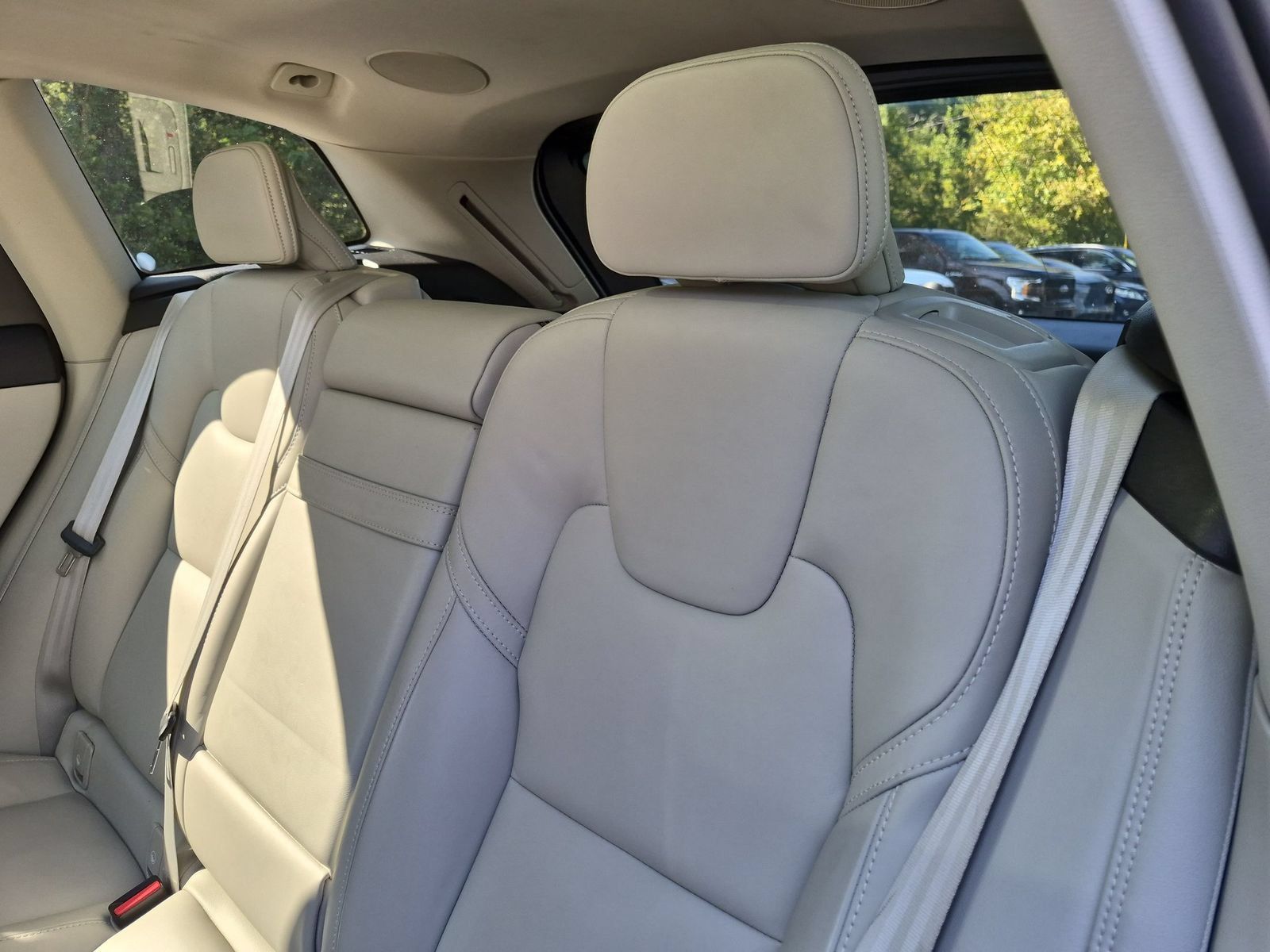 Used 2022 Volvo XC60 B5 Inscription w/ Advanced Package FWD image 28