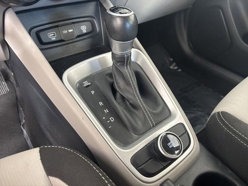 Used 2023 Hyundai Venue SEL FWD image 18