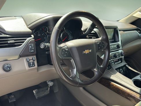 Used 2017 Chevrolet Suburban LT RWD image 16