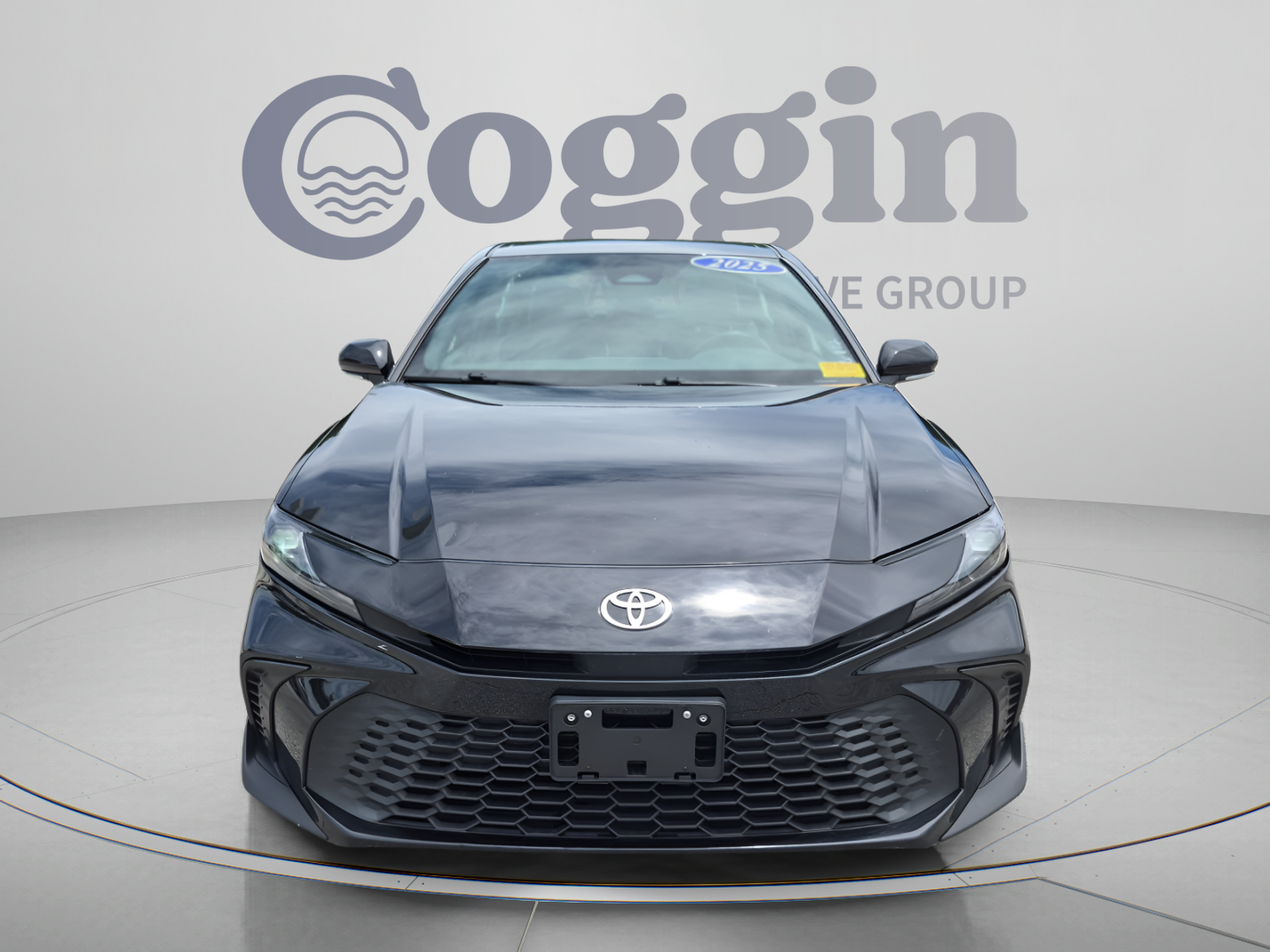 Used 2025 Toyota Camry SE FWD image 9
