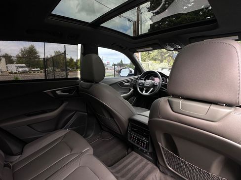 Used 2019 Audi Q8 Prestige w/ Adaptive Chassis Package AWD/4WD image 9