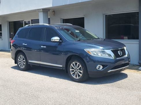 Used 2013 Nissan Pathfinder SL w/ Cargo Pkg FWD image 39