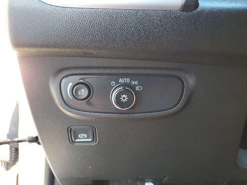 Used 2024 GMC Terrain SLE FWD image 29