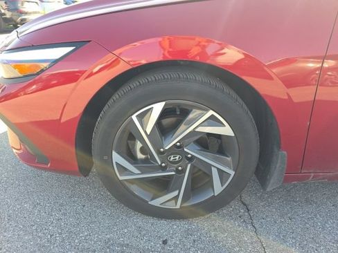 Certified 2025 Hyundai Elantra Sport FWD image 9