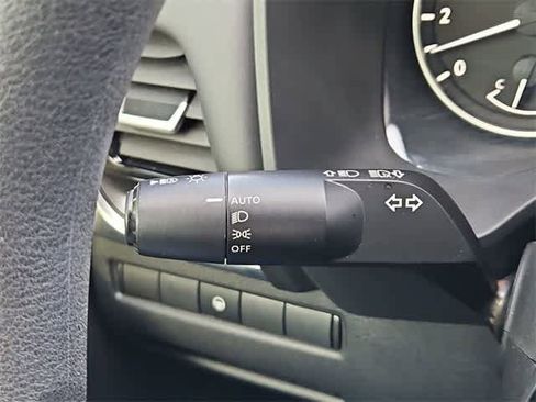 Used 2022 Nissan Rogue SV image 26