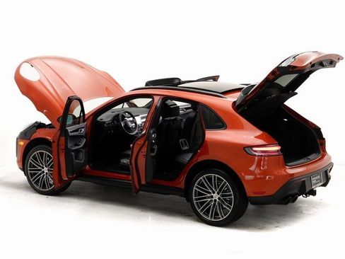 Used 2024 Porsche Macan image 32