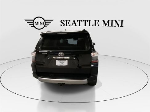 Used 2022 Toyota 4Runner TRD Off-Road image 10