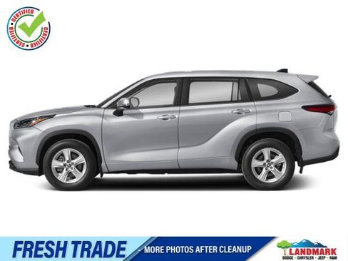 Used 2023 Toyota Highlander LE FWD image 1