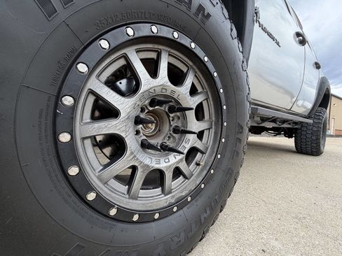 Used 2011 GMC Yukon XL SLE image 4