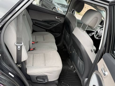 Used 2017 Hyundai Santa Fe SE AWD/4WD image 8