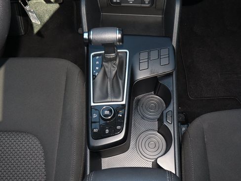 Used 2025 Kia Sportage LX FWD image 17
