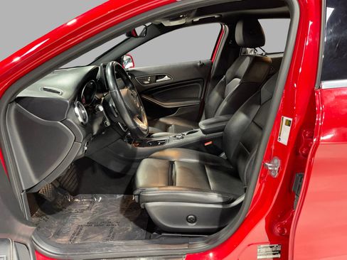 Used 2019 Mercedes-Benz GLA 250 w/ Convenience Package image 18