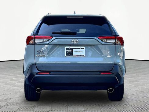 Used 2021 Toyota RAV4 XLE Premium FWD image 5