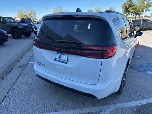 New 2026 Chrysler Pacifica Select image 29