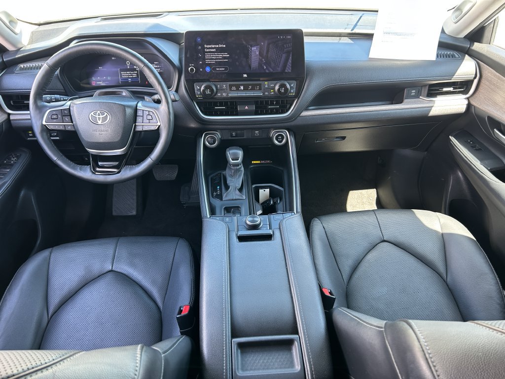 Used 2025 Toyota Grand Highlander AWD image 32