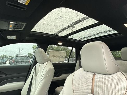 New 2026 Toyota Grand Highlander AWD Hybrid image 19