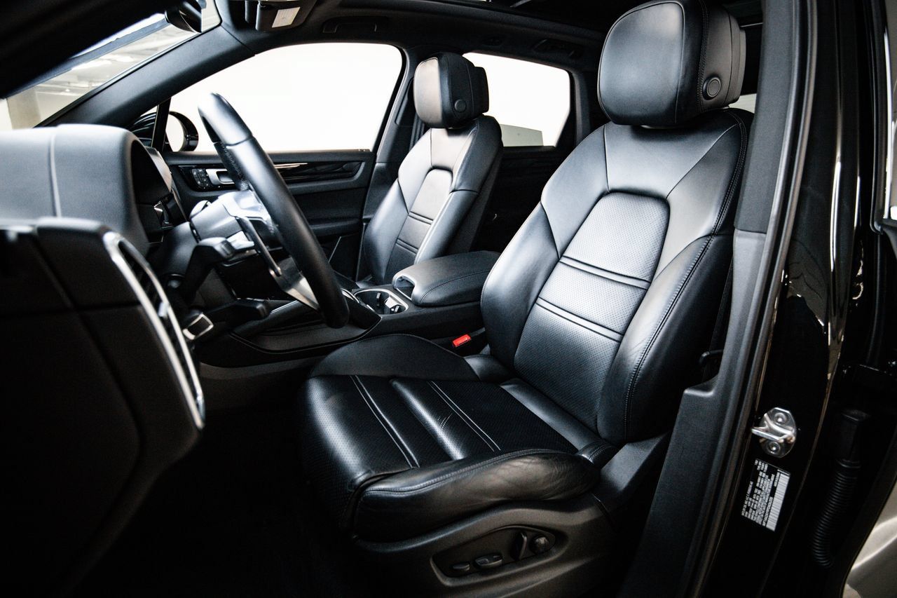Certified 2023 Porsche Cayenne AWD/4WD image 5