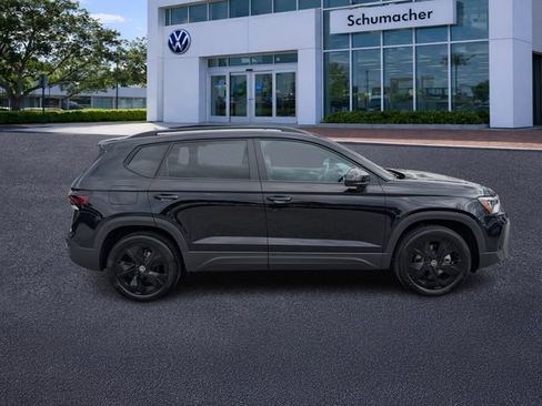New 2026 Volkswagen Taos SE FWD image 8
