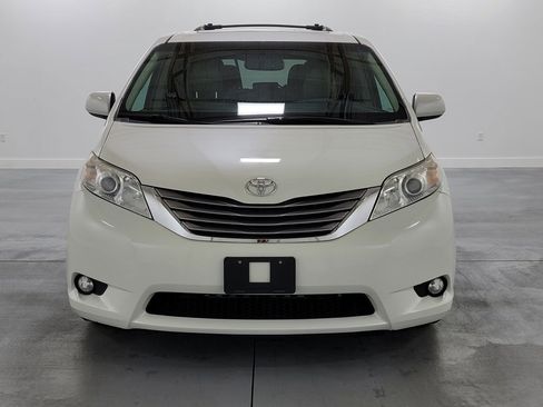 Used 2015 Toyota Sienna XLE FWD image 3