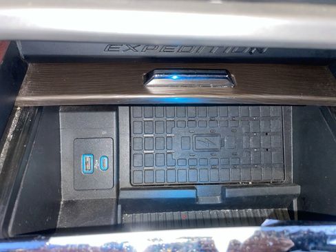 Used 2024 Ford Expedition Max Limited image 22