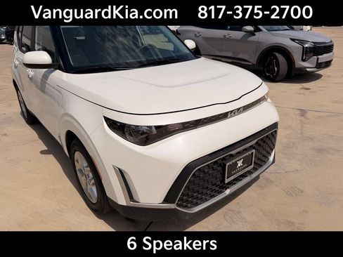Certified 2025 Kia Soul LX w/ LX Technology Package FWD image 5