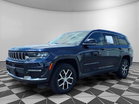 Used 2023 Jeep Grand Cherokee L Limited AWD/4WD image 24