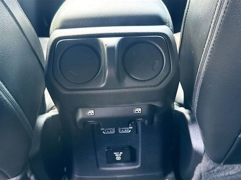 Used 2022 Jeep Wrangler Unlimited Sahara w/ Cold Weather Group AWD/4WD image 26