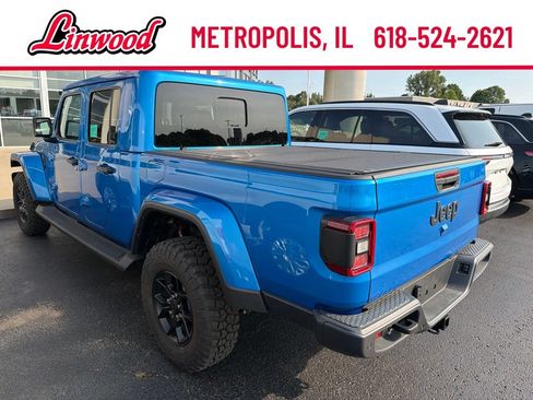 Used 2025 Jeep Gladiator Sport AWD/4WD image 3