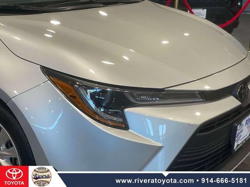 Used 2024 Toyota Corolla LE w/ LE Convenience Package FWD image 10