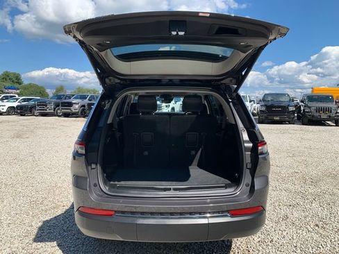 Used 2023 Jeep Grand Cherokee L Limited AWD/4WD image 13