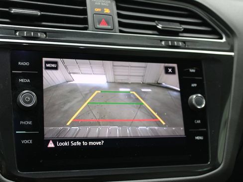 Used 2019 Volkswagen Tiguan SEL FWD image 46