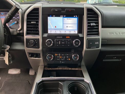 Certified 2019 Ford F250 Lariat w/ Chrome Package image 28