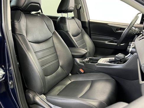 Used 2021 Toyota RAV4 XLE Premium image 16