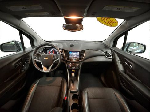 Used 2020 Chevrolet Trax LT w/ LT Convenience Package image 25